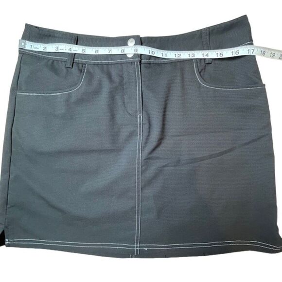 Adidas ClimaCool Women's Skort Dark Gray Contrasting White Stitching Size 8 - Picture 3 of 10